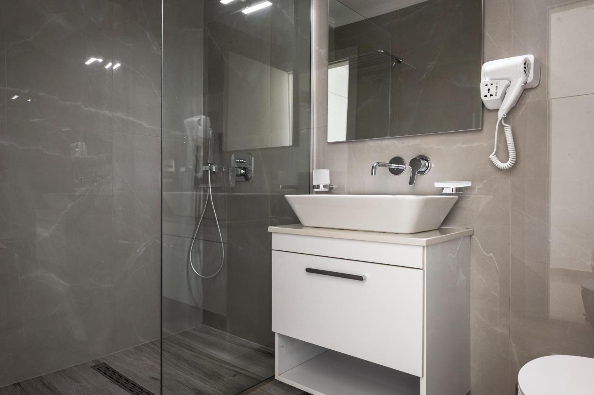Ionio Rooms Himarë Extérieur photo