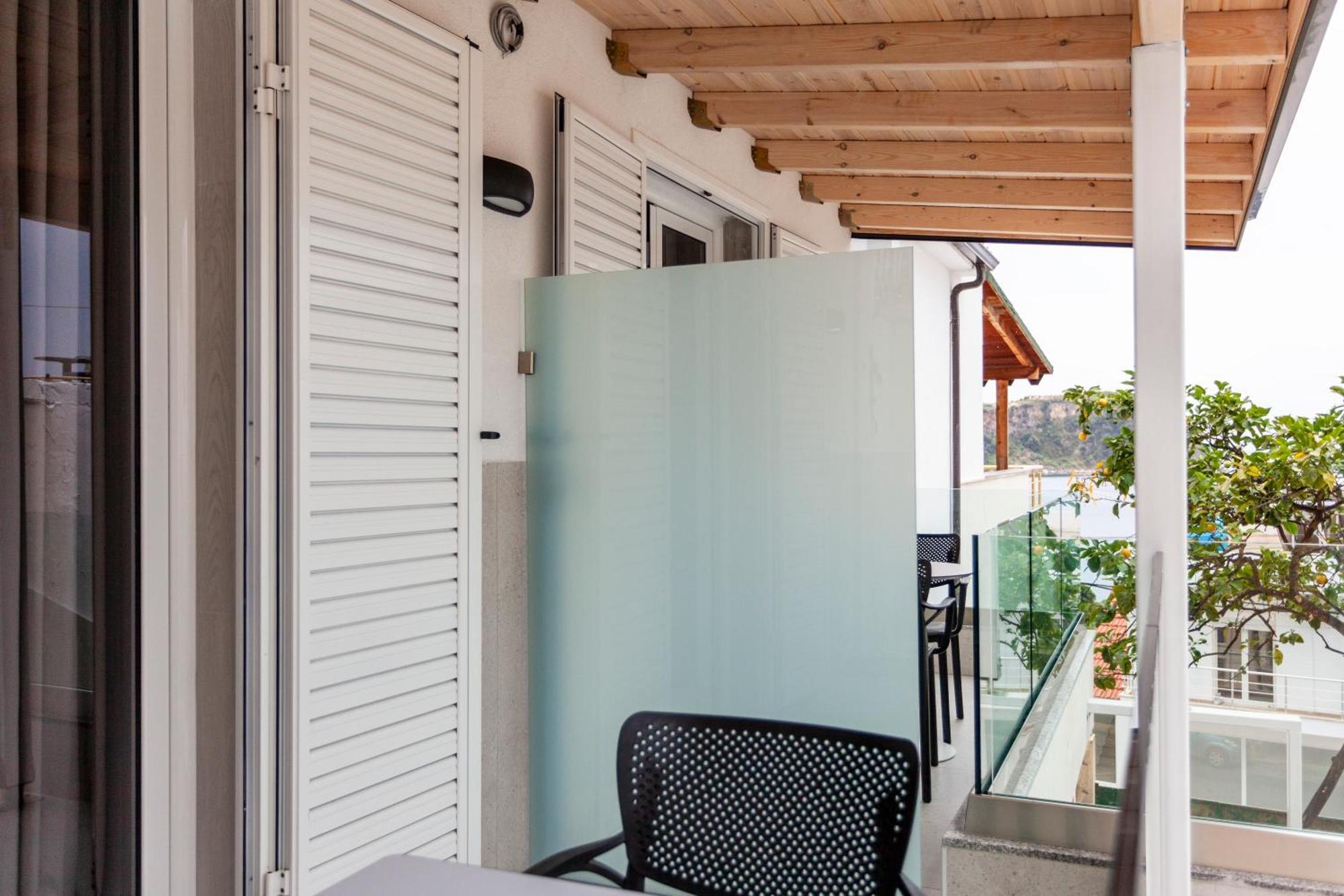 Ionio Rooms Himarë Extérieur photo